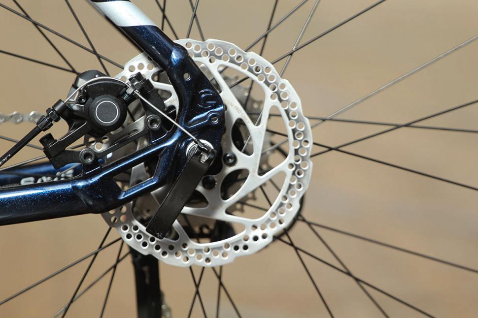 disc brake touring bike